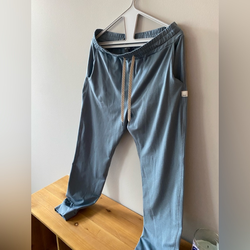 Vuori women’s Slate Blue Joggers